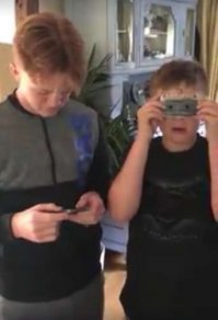 Хопкинс не сказать, что удивил - личность незаурядная и талантливая)) Но как люди умеют писать музыку, для меня до сих пор что-то сродни умению вызывать дождь и слушать аудиокассеты, просматривая их)))