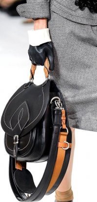 может я неправильная женщина, но более менее понравилась только одна Шанелька. Остальное - фуфло