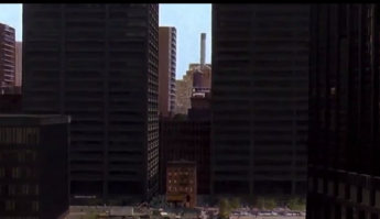 Увидел фотку этого дома, сразу вспомнил фильм "Батарейки в комплект не входят")))