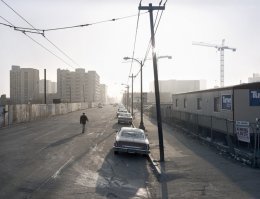 Да если убрать английские надписи, и поменять машины на жигули, вообще от нас не отличить :)