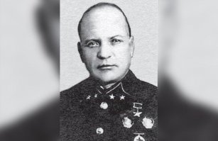 А вот его фамилию знают многие...