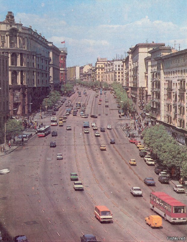 В 70-80х перекрывать ничего не нужно было, дороги были полупустые, в рабочее время на личных автомобилях ездили единицы.