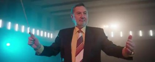 Мелодия в голове уже засела, хрен выгонишь.        
Интересно, как сябар Ярмоленко на это подписался.