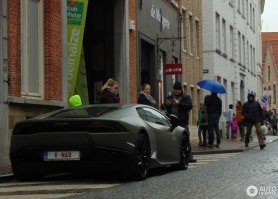 и, кстати, это что за разметка у него под колесами?