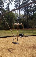 то есть мамаша качается как человек, а ребенок боком?