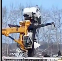 Надо было так эпично угандошить сразу две единицы строительной техники