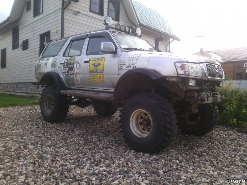 А я ходил-ходил с палатками. С разными. 
И что-то надоело. 

Теперь у меня самоходная палатка повышенной проходимости! 

И да, солнечные батареи тоже есть. 
И холодильник для пива. :)