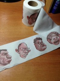 На туалетной бумаге есть