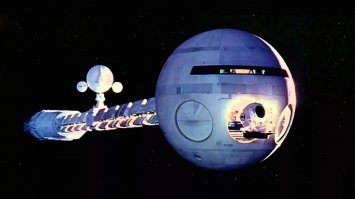 Ну  а "Космическая одиссея 2001 года" ???!!! Классика!