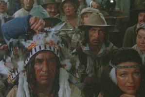 бесили копающиеся в смартфонах в соцсетях, и бесили бабы с густой шевелюрой которую каждую минуту нужно приподнять,встряхнуть и пригладить