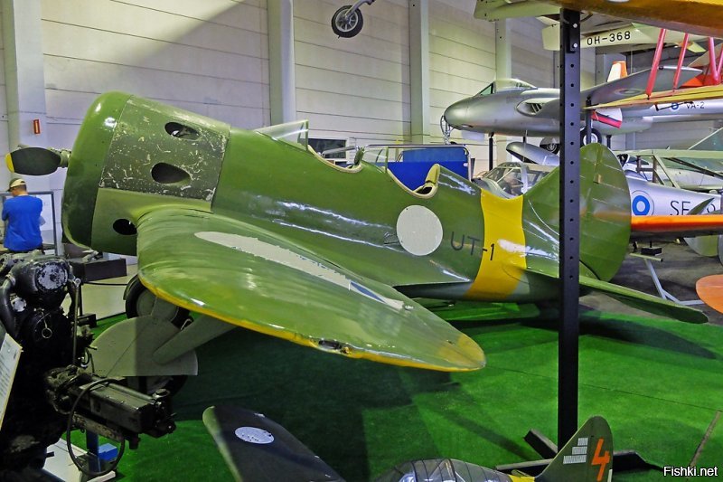 В Музее авиации Финляндии есть экспонат - учебный И-16 финских ВВС. Фото из сети, свои искать долго.
Значёк на всякий случай убрал.