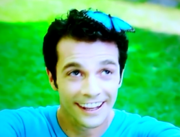 вот эта реклама у меня сейчас на первом месте по упоротости. эт надо такое придумать. жесть.