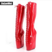 Все дело в каблуках. Ну да-ужас, но не ужас-ужас-ужас! )))