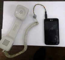 Это сейчас уже не удивишь никого, а я пару лет назад сделал переходник к телефону и юзал настоящую старую трубку от панасоника какого то - выглядело странно :)))