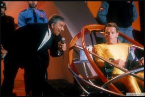 А мне отчего-то фильм "Бегущий человек" вспомнился... )))