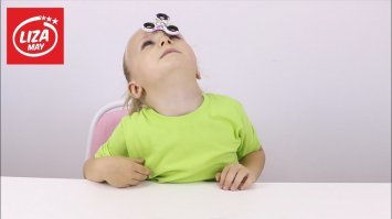 Опасность в том, чтоб вместо того чтоб играть с ребёнком, читать ему книжки, развивать фантазию и мышление, собирать конструктор, гулять на природе - родители тыкают ребёнка в планшет и дают ему спинер, чтоб он либо сидел и пальцем тыкал, либо крутил подшипник на пальце и пускал слюни. И период в который мозг как губка должен впитывать новое и учится чему-то, проходит за рутинными действиями. А потом все удивляются, от чего дети растут такими тормозами с задержкой в развитии.. Раньше в 5-6 лет, дети в садике бегали, собирали кубики, играли в кича (сифу), крутили конструкторы, разыгрывали ситуации с куклами - теперь сидят с тупыми погремушками и ждут когда родители придя с работы заберут их домой к планшету с мультиками.  Больше не популярен пластилин, не популярны акварельные краски, не популярны конструкторы и мозаики.. спинер и планшет заменяют их. И было бы всё хорошо, если б они занимали равную часть с другими увлечениями, но они их почти полностью вытеснили.
Вспомните какое наказание в детстве было существенным (ну после ремня)? Правильно, вас не пускали на улицу играть с товарищами.. а теперь? Теперь наказание это когда ребёнка заставляют идти на улицу играть с какими-то другими детьми, которые тоже идут туда как на каторгу. И почему-то многие родители сами с радостью приучают детей к спинерам, планшетам и телевизорам.. хотя их понять можно, для них это самообман, типо бесплатной няньки для малыша, и сами напрягаться не надо.