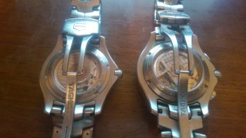 Ожидал подобного комментария, от отвариЩА, который не отдупляется в данном вопросе ну вАобще. Ну нет у китайцев подделок под этот SS ремешок, его просто не подделывают.  
Серия LINK продавалась в 2010 году  за 4500-3500 евро в Берне, где я их  и покупал.   Тогда это была новая модель 2009- 2010 года.
Да и где Вы видели такие подделки с  таким механизмом и сапфировым задним стеклом? За 20 евро вам предложат корейский кварцевый механизм на батарейке 2016-2025 и стальной(железной) крышке с обратной стороны. Естественно, кнопки работать не будут. 
Ну а так - - - Решать Вам.