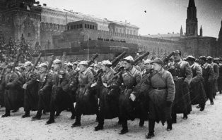 Все нормальные граждане помнят об этом параде 7 ноября 1941 года и какую он роль сыграл для страны.
