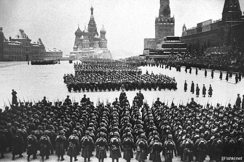 Все нормальные граждане помнят об этом параде 7 ноября 1941 года и какую он роль сыграл для страны.