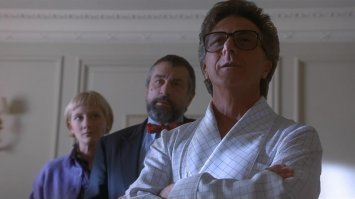 опять ботинки! СТАРЫЙ БАШМАК вспоминается с дырками на свитере МУЖАЙСЯ МАМА :-)