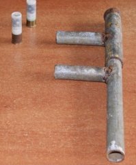 sssss3
1)  патроны  можно перезаряжать. Нужна только  гильза что в случае с охотничими калибрами  не проблема ибо их  не цчитывают
2)  простейший нелегальный ствол  под  охотничий патрон  делается  в  любом гараже  за 10 минут  максимум.

Вывод :  любой желающий  совершить преступление   может анйти  для  этой цели оружие.  Дёшево и быстро. А вот  оказать сопротивление вооружённому преступнику   в  большинстве случаев  можно  только  будучи вооружённым, а вот тут  препятствия, денег, времени  и  запретов  море !
Кто  заинтересован в подобном  положении вещей ? 
Воры, бандиты , и прочие  преступники. И  НИКТО  более.