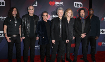 Вот это поворот. Не знал что Тони Страк переметнулся из мстителей в команду Бон Джови :)