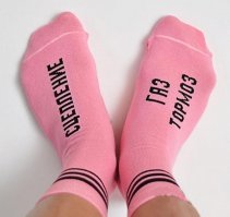 А ничего, что газ справа? Вот так и влетают в магазины)))