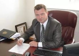 Человек пишет ручкой печатный текст через файлик! И вы думали, что видели всё?