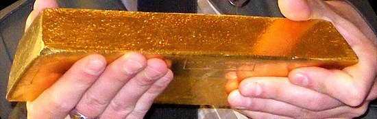 Примерно 23-24 кг. Грубо - два слитка.