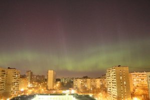 А вот северное сияние в Москве. Фото мои. Сам делал из окна. Измайлово. 18.03.15.