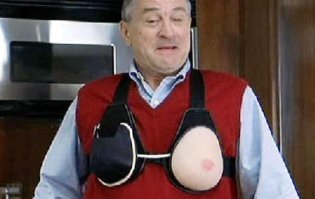 Мужчина придумал способ стать кормящим отцом