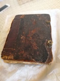 Да, по истрепалась обложечка...