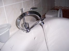 в 2006-ом году работал в Коктебеле. там ребята делали номера гостиницы. в каждом номере все разное. какие там только смесители не стояли. причем дорогие оригинальные, не то что сейчас китайские подделки. вот некоторые из них, лично фотографировал: