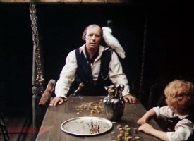 Я не как не мог понять ,почему вместо  Джима Хокинса  втюхнули девчонку.Мне больше нравился фильм 1982 г.