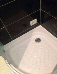 принимать ванну со смартфоном, в ДУШЕВОМ  ПОДДОНЕ- это сильно!