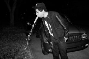 Её песнями можно лечить тех - у кого заворот кишок и несварение желудка. Хлестать будет и сверху и снизу.