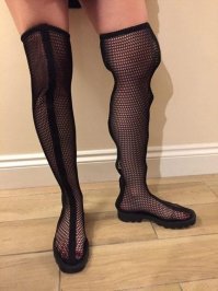 Это не чулки, это типа сапоги