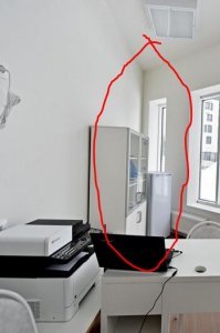 Это отстой ребята, фуфлогоны про отсутсвие углов вещают - в такой внешней форме как раз только и будет огромное количество острых неудобных углов. Не поняла, где в окнах фигурки зверей???