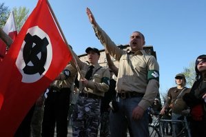 Эти портреты напуганной польской девочки .... ПОЛЯКИ ВОТ СЕЙЧАС НЕНАВИДЯТ РОССИЮ...но так любят тех кто их уничтожал в концлагерях и хотел стереть с лица земли.... забыли историю наверное...