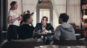 «Я тебе деньги плачу, так что заткнись и терпи»