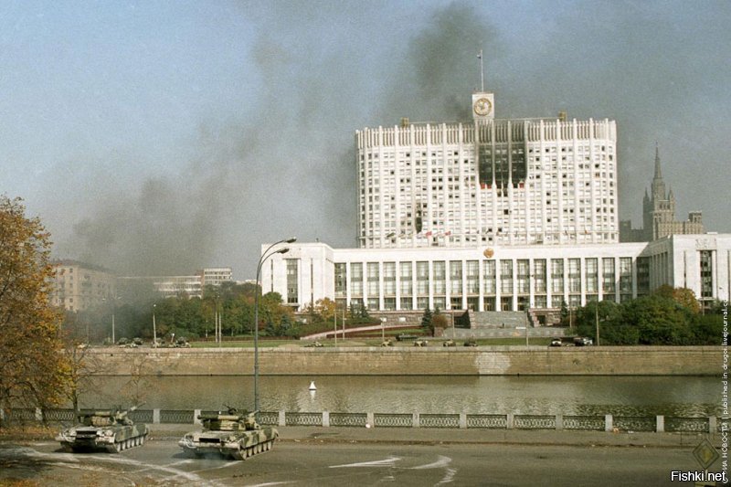 А я не голосовал, в этот день с другом как обычно решили прогуляться в парке и он перед этим зашел на выборы и рассказал что увидел. Но он спокойный, бузу поднимать не станет...
А мне уже давно известно как в РФ все работает. Как в гос. учреждениях  заставляют голосовать, как водят студентов за зачет на голосования. Как на всякие митинги требуют прийти, иначе на работе жизнь будет не сахар.
И все это я слышал от людей, которых знаю лично и знаю что они аполитичны и честны. Вы хоть убейтесь со своими - "не верю" и "докажи". 
В РФ единственный способ выборов работает и это выборы на танке. 
Да, ничего хорошего и это крайняя мера, но Путин уже затрахал многих!