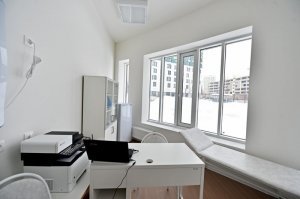 Треугольный, круглые, овальные комнаты....
Зачем уродовать внутренне пространство ради сомнительной наружной красоты? При этом и строительство не прямоугольных форм всегда дороже.