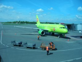 Ловите исчо (из старых): А319 в Уфимском аэропорту, сейчас я полечу на нем в Москву.