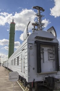 бронепоезд стоит на запасном пути. средний ремонт и на маршрут