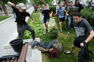 Опять гендорное нытьё педиков. 

Школьную программу у них не министерство образования составляет (где 90% религиозных мужиков), а нехорошие женщины.

Ну как ещё оправдать то, что мальчики медленнее развиваются, позже начинают говорить, хуже учатся в школе и универе, и при этом их берут на самые высокие должности, вплоть до политики, где они успешно всё разваливают.

Правильно. Необходимо снова в этом обвинить женщин.