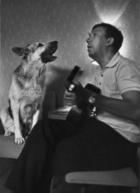 Фильм  Ко мне, Мухтар!  вышел на широкий экран в 1965 году и занял 16-е место в прокате. Его посмотрели 29,6 млн. зрителей.
Из четырех собак, снимавшихся в роли Мухтара, самым талантливым артистом оказался Дейк. 
В самом начале работы Длигач (хозяин Дейка) обратился к Никулину с просьбой:
  Юрий Владимирович, разрешите мне называть вас Юрой.
Никулин удивленно посмотрел на него.
  Видите ли,   пояснил Длигач,   мой Дейк любит короткие имена: Юрий Владимирович для него слишком длинно. Я буду подавать ему команду:  Иди к Юре! . А каждый раз говорить ему:  Иди к Юрию Владимировичу  слишком официально и утомительно.
После выхода фильма исполнилась давняя мечта Никулина   он купил себе автомобиль  Волгу -пикап. Стоит отметить, что приобрести эту машину в те годы частным лицам было невозможно. Единственным исключением были фигуристы Людмила Белоусова и Олег Протопопов. Но Никулин написал письмо на имя Председателя Совета Министров СССР Косыгина и ему разрешили приобрести машину.
С  мухтаровской   Волгой  произошла одна интересная история:
В гости к кинорежиссеру Александр Митте заехали Никулин и Высоцкий. Просидели до утра. Подвыпившую компанию развозил по домам на своей  Волге  Никулин, хотя и был тоже выпивший. И тут между Никулиным и Высоцким возник спор о том, кто  круче .
  А вот ты на такое способен?   спросил Никулин Высоцкого.
С этими словами великий русский клоун догнал на своей  Волге  машину ГАИ и стал подталкивать ее бампером. 
Машина ГАИ остановилась, вышел капитан. Он был скорее удивлен  безумством храбрых , чем взбешен. Никулин опустил стекло и дыхнул на капитана водочным перегаром. Капитан, как полагается, взял под козырек и только-только начал произносить стандартную фразу  Гражданин, да вы  , как осекся. Он узнал Никулина, и его грозное лицо стало по-детски счастливым.
  Товарищ Никулин, товарищ Никулин!   закудахтал он, но от душившего его восторга не мог произнести ничего более внятного. (После фильма  Ко мне, Мухтар!  Никулин стал идолом всех милиционеров Советского Союза.) Наконец капитан достал книжку со штрафными квитанциями и попросил Никулина украсить ее своим автографом. Никулин великодушно согласился.
  Вот, везу пьяного Высоцкого домой,   бросил он небрежно, расписываясь в капитанской книжке.