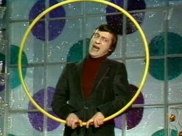 Австралийка покрасила волосы в цвет своего попугая, и это может стать трендом