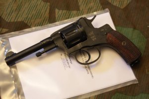 жевело то ерунда, есть охолощенные под 10-ТК, цена космос ( около 600 долл) эффекта не сильно много, а вот своими белыми надписями и клеймами все убили.
роще такого под флобера взять, 4.5 мм и по бутылкам можно пострелять и по закону и дешевле.