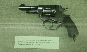 Укороченную версию нагана для полиции стали выпускать еще в 1912 году. Потом он стал использоваться в НКВД, милиции, а затем одна из версий стала "командирской". Выпуск в СССР возобновили с 1925 года.