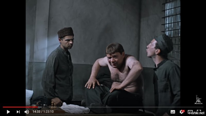 Вот кадр из фильма где Крамаров подходит к Леонову!;)